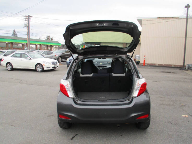 2012 Toyota Yaris 3-Door LE