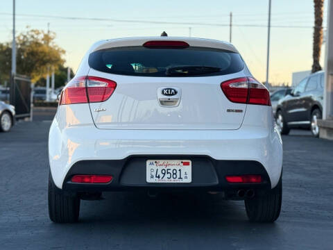 2013 Kia Rio 5-Door SX