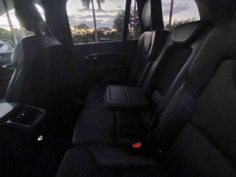 2020 Volvo XC90 T5 Momentum