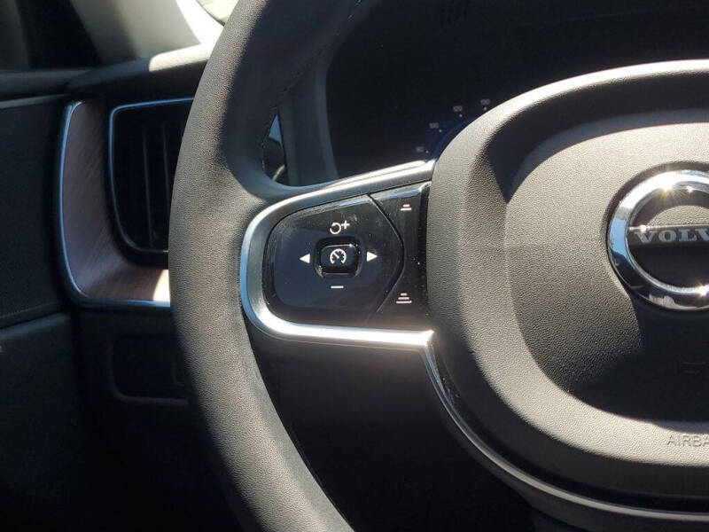 2023 Volvo XC60 B5 Plus Dark Theme