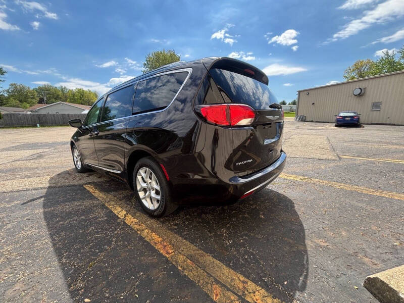 2017 Chrysler Pacifica Touring-L Plus