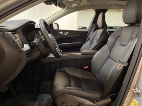 2025 Volvo XC60 B5 Core Dark Theme