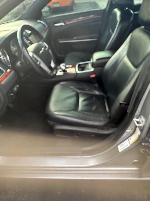 2014 Chrysler 300 Base photo 11