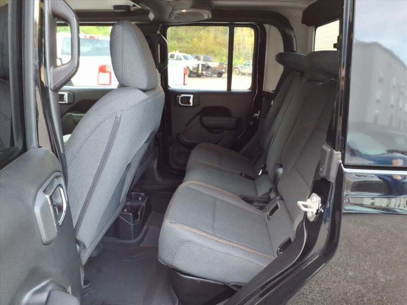 2025 Jeep Gladiator Sport S