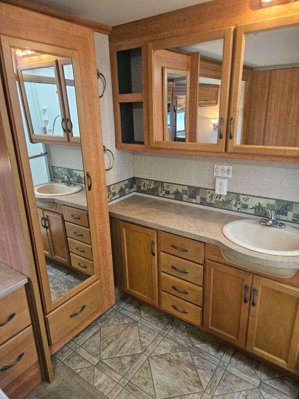 2008 Fleetwood RV Bounder 35E