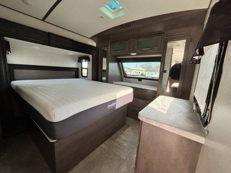 2018 Crossroads RV Sunset Trail 33SI