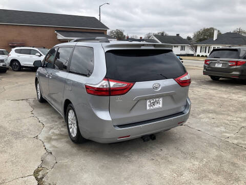 2017 Toyota Sienna XLE 8-Passenger