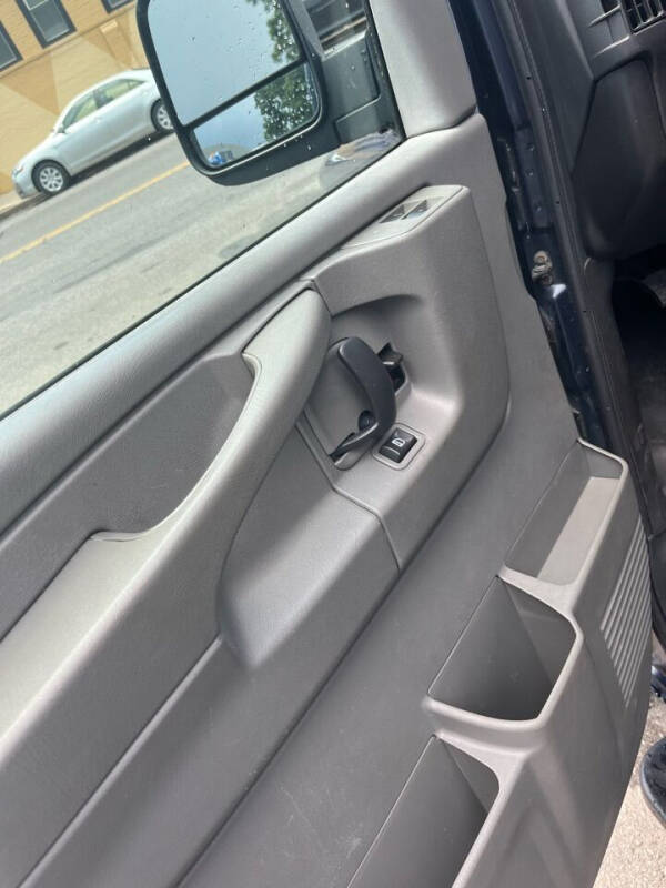 2010 GMC Savana Passenger