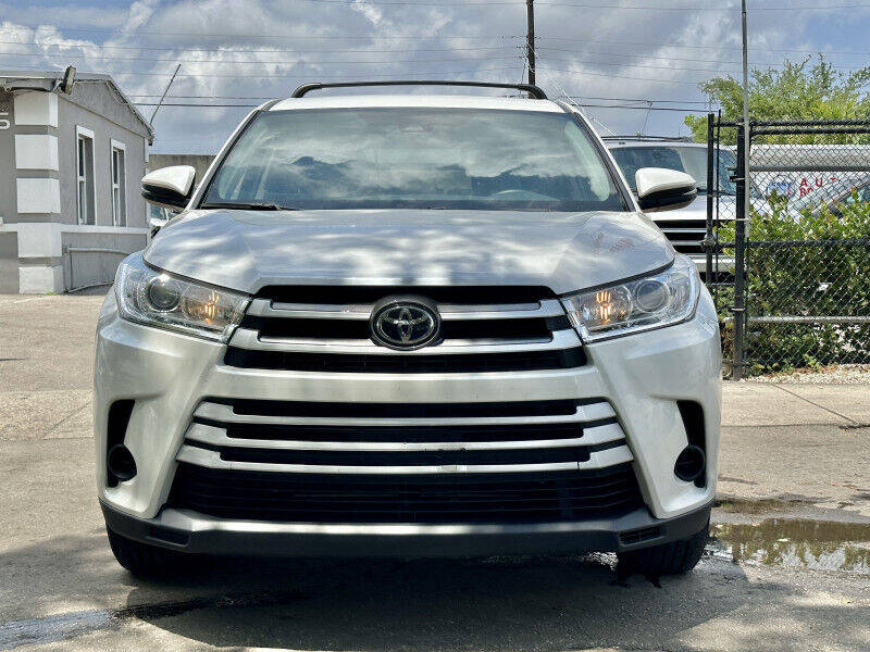 2019 Toyota Highlander SUV - $32,995