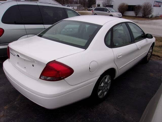 White 2005 Ford Taurus SE SE 4dr Sedan 2