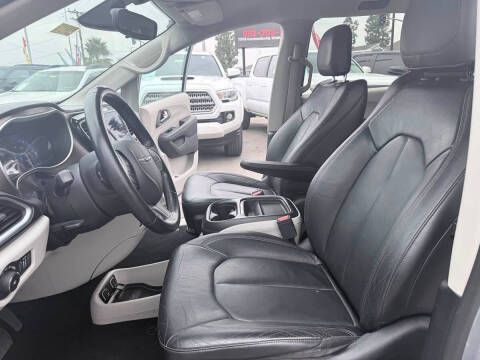 2017 Chrysler Pacifica Touring-L