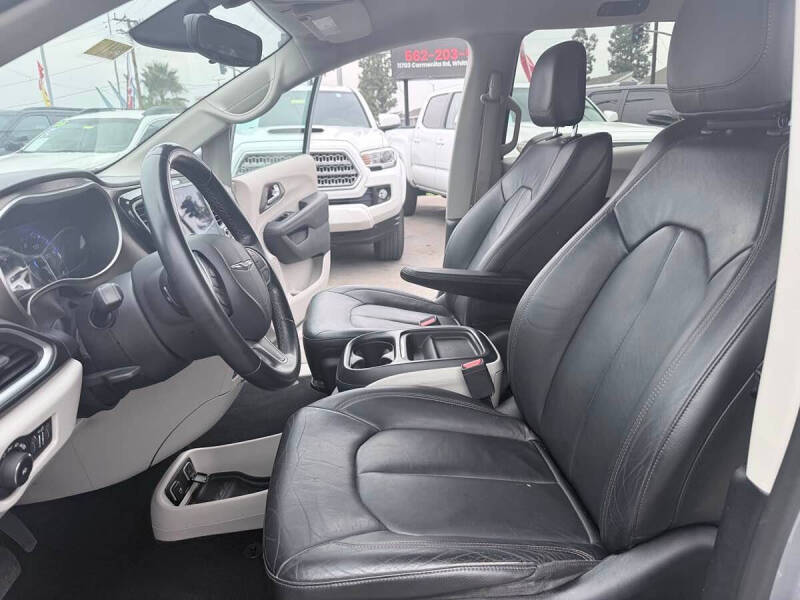 2017 Chrysler Pacifica Touring-L