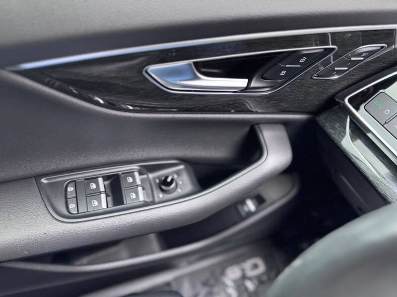 2020 Audi Q8 quattro Premium Plus 55 TFSI