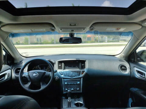 2017 Nissan Pathfinder SL