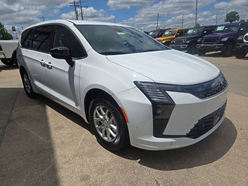 2027 Chrysler Pacifica Select