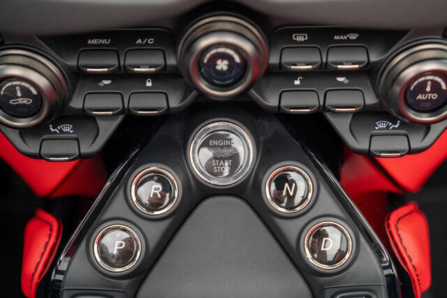 2022 Aston Martin Vantage 22