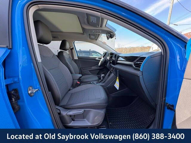 2025 Volkswagen Taos SE Black