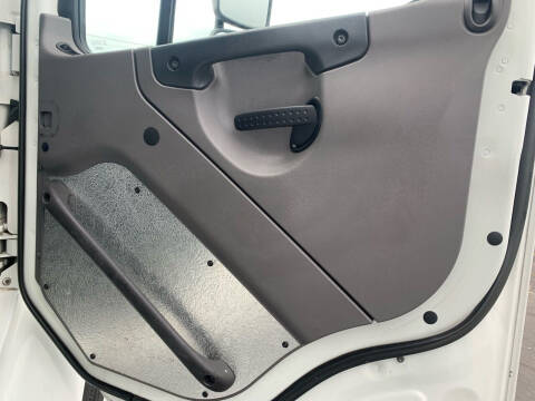 2012 Freightliner M2 106