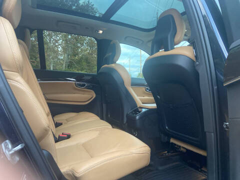 2016 Volvo XC90 T6 Momentum