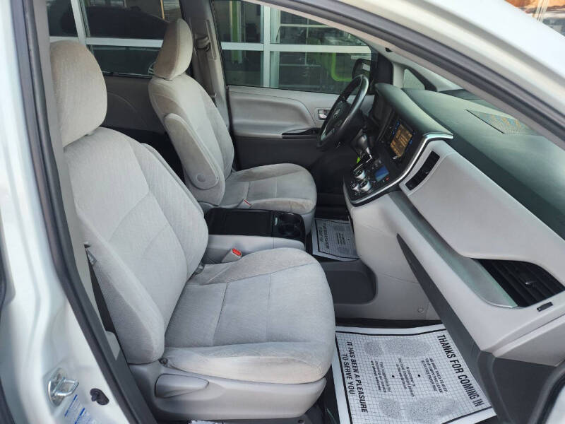 2017 Toyota Sienna LE 7-Passenger