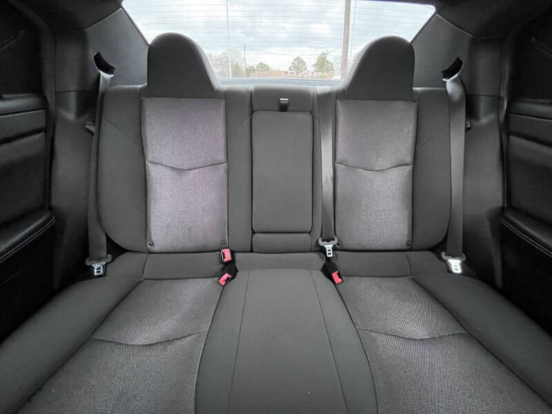 2012 Dodge Avenger SE V6