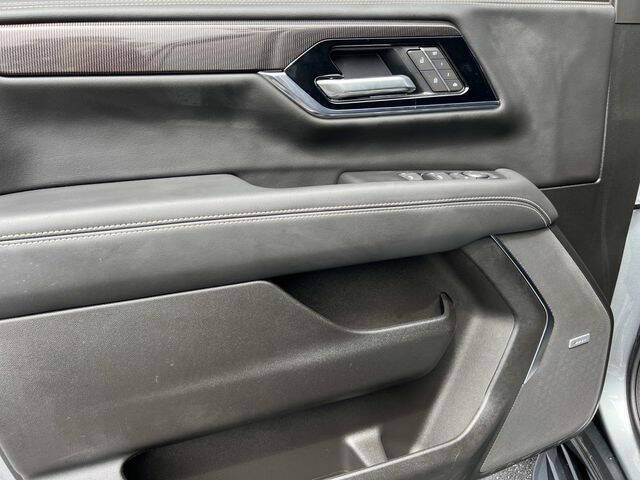 2025 GMC Yukon Elevation