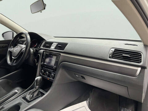 2017 Volkswagen Passat 1.8T R-Line