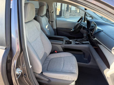 2024 Toyota Sienna LE 8-Passenger