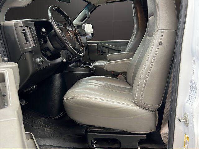 2022 GMC Savana 2500