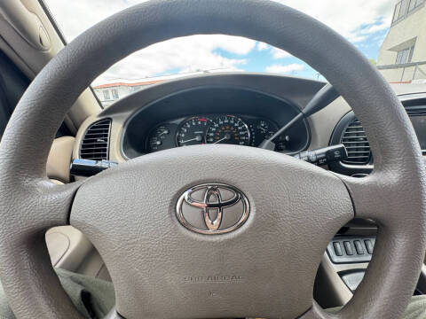 2005 Toyota Sequoia SR5