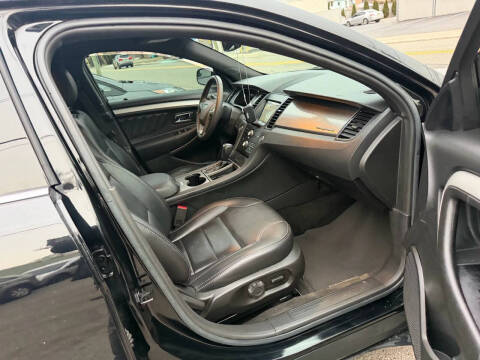 2018 Ford Taurus SEL