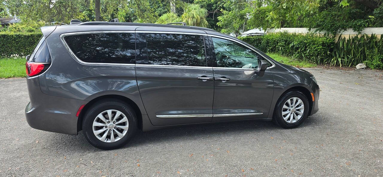 2017 Chrysler Pacifica for sale at All About Wheels Inc in Miami, FL