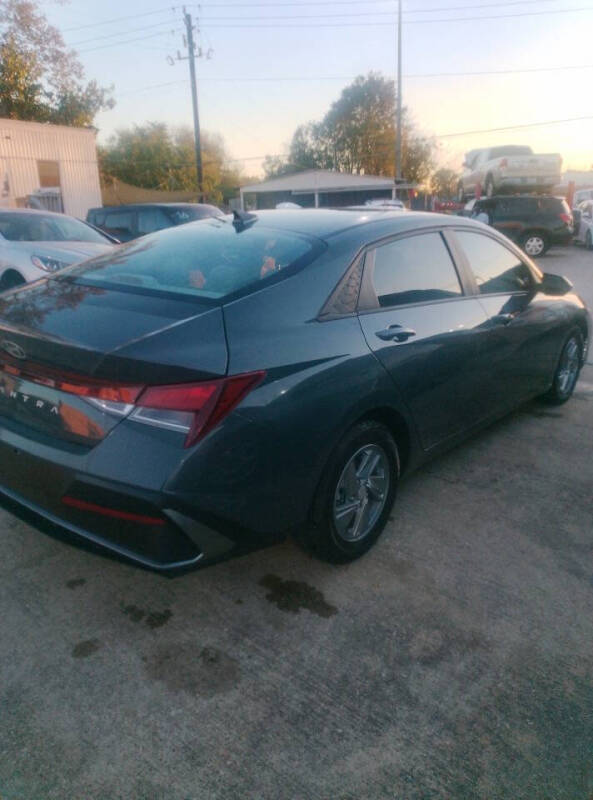 2024 Hyundai Elantra SE