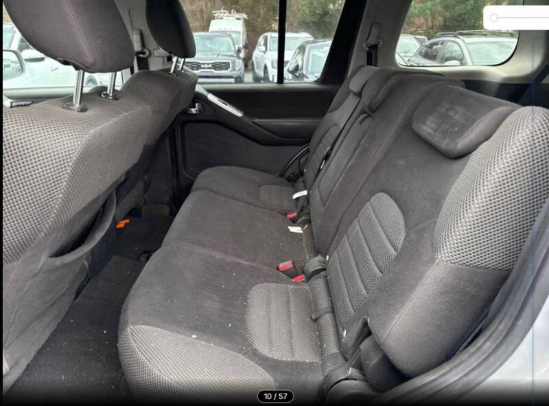 2011 Nissan Pathfinder LE