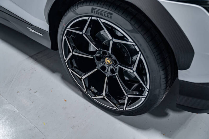 2024 Lamborghini Urus Performante