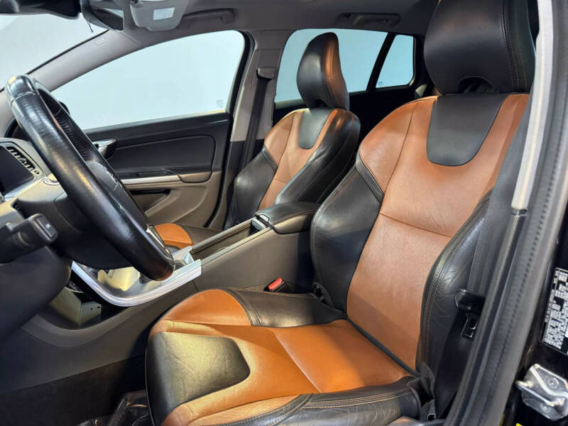 2017 Volvo V60 Cross Country T5 Premier