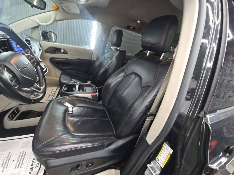 2017 Chrysler Pacifica Touring-L