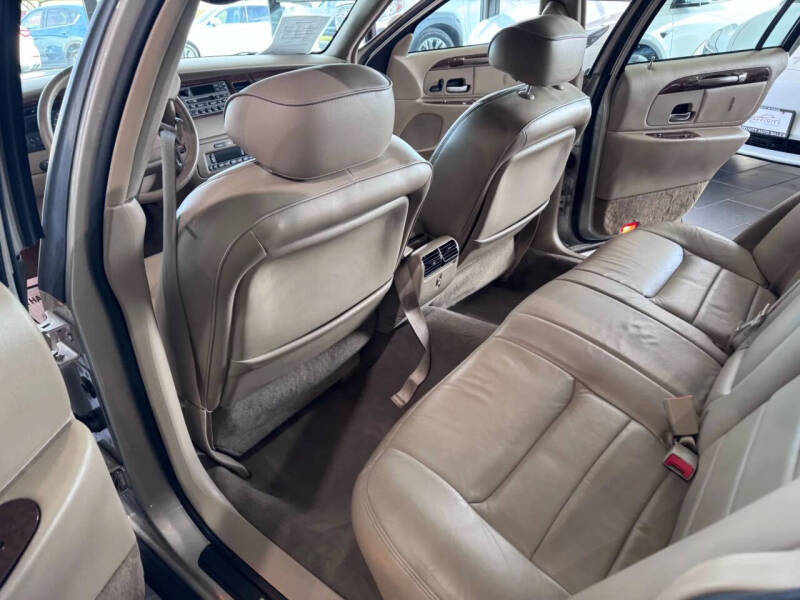 2002 Lincoln Town Car Executive