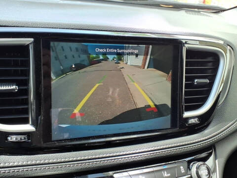2027 Chrysler Pacifica Select