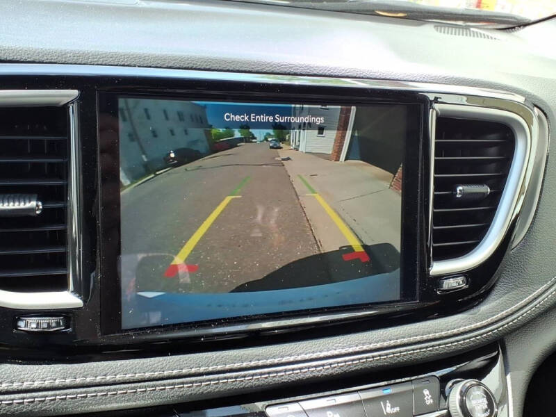 2027 Chrysler Pacifica Select
