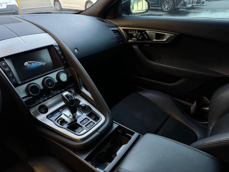 2017 Jaguar F-TYPE Premium