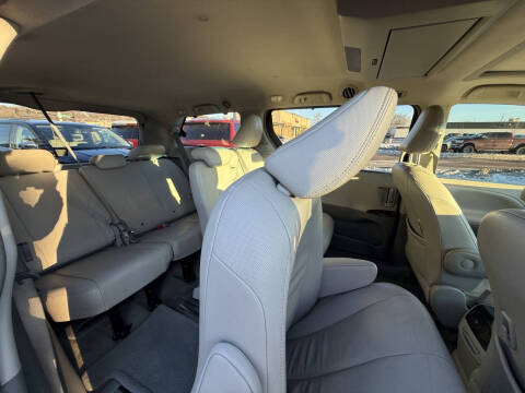 2013 Toyota Sienna XLE 8-Passenger