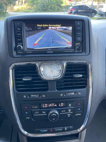 2016 Chrysler Town and Country Touring