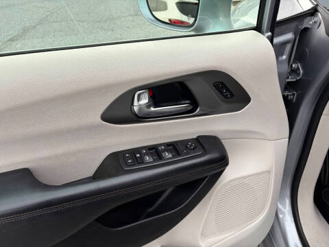 2020 Chrysler Pacifica Touring L