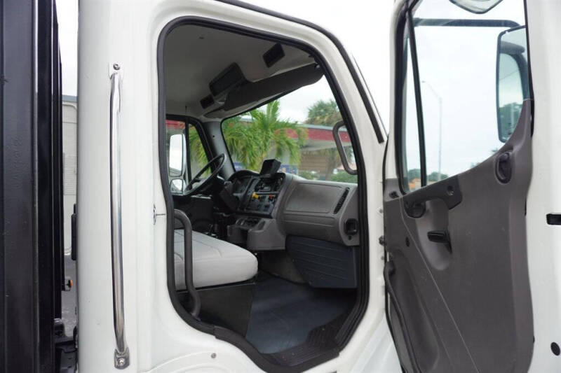 2015 Freightliner M2 106