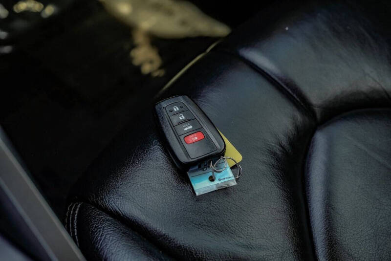 2020 Toyota Camry Hybrid LE