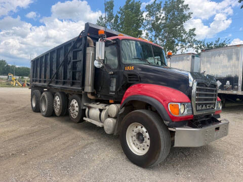2005 Mack CV713