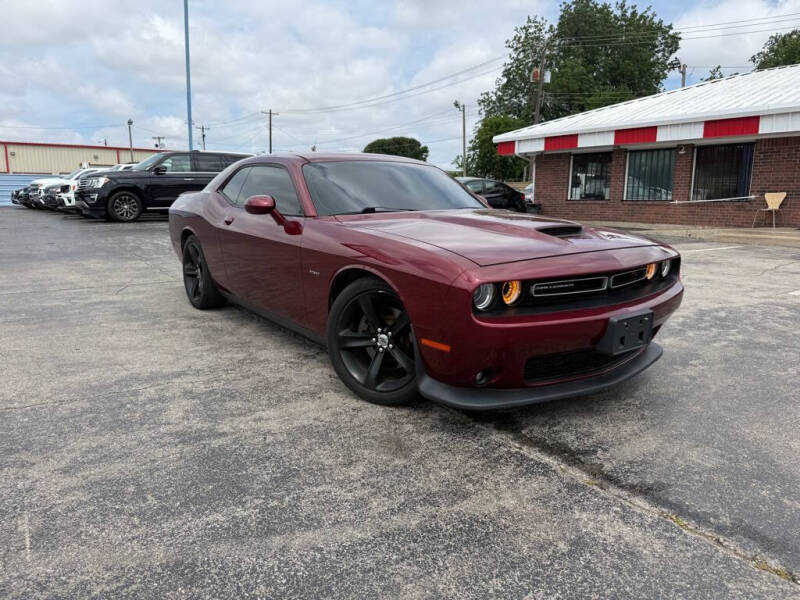 2019 Dodge Challenger R/T's photo
