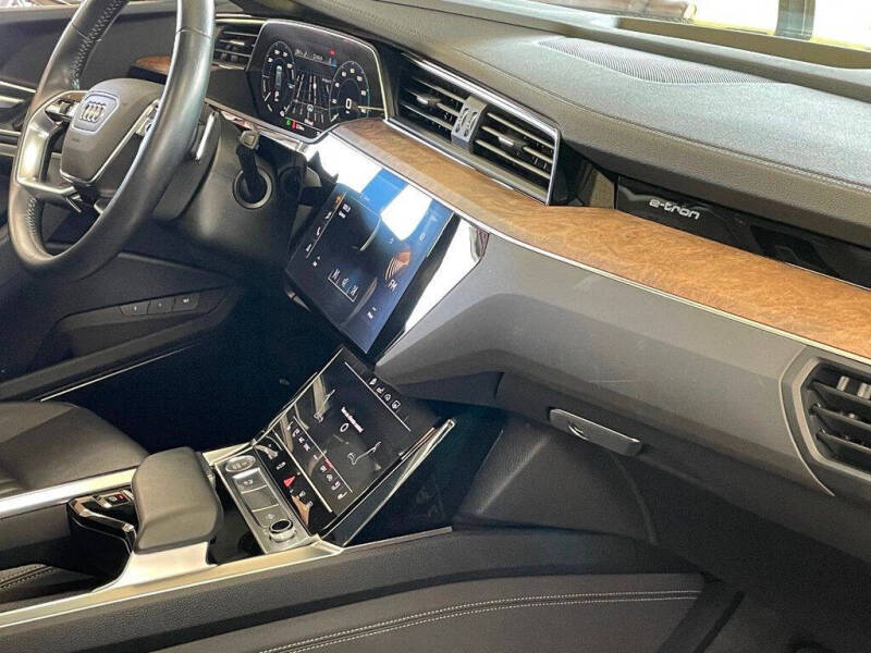 2019 Audi e-tron quattro Premium Plus