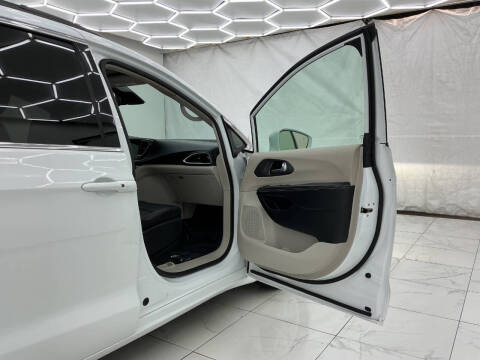 2022 Chrysler Pacifica Touring L